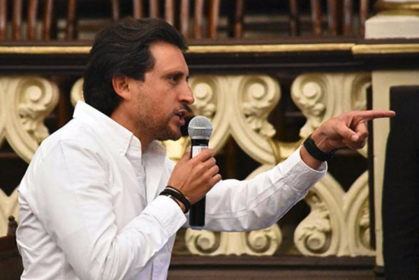Trasciende orden de aprehensión contra José Juan Espinosa; pedirá licencia como diputado