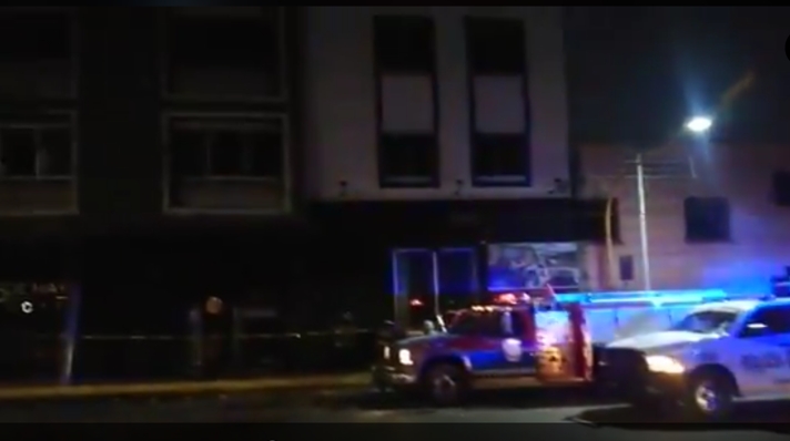 Falla en vehículo provocó incendio en el Hotel 5 de Mayo