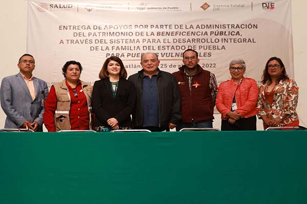 SEDIF y ayuntamiento de Zacatlán entregan audífonos y lentes