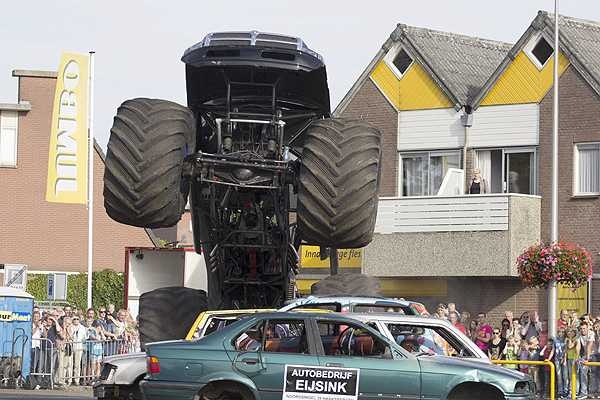 VIDEO: Camión Monster truck mató a tres personas en Holanda