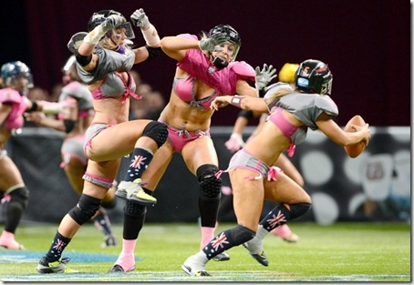 VIDEO: Jugadoras en lencería protagonizaron batalla en liga de futbol americano