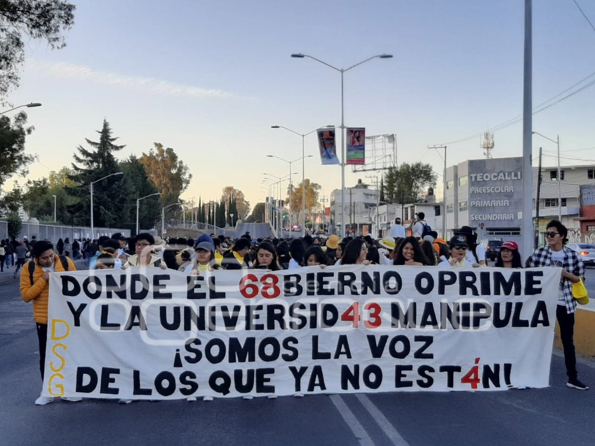 Arranca megamarcha universitaria en Puebla; estas son sus peticiones