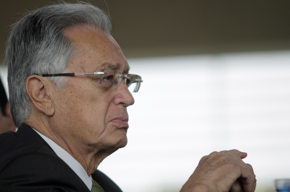 Bartlett también ocultó su participación en 12 empresas