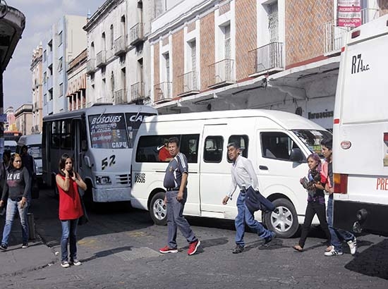 Contraloría asegura combi que negó servicio a discapacitada en Puebla