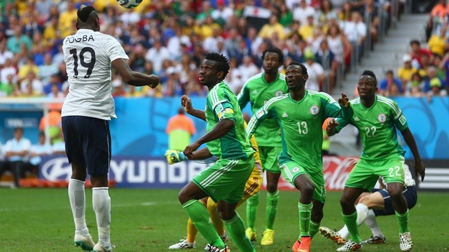 Francia derrotó 2-0 a Nigeria y está en cuartos de final