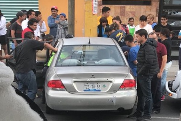 Vehículo se impactó contra unidad de RUTA en la colonia del Maestro Federal
