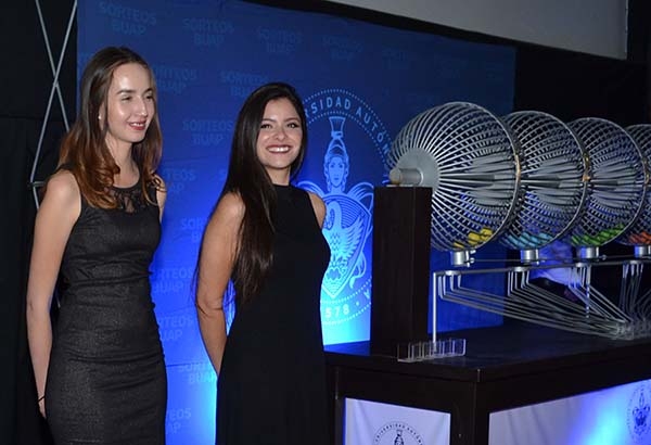 BUAP: entregan auto, primer premio del Sorteo Estudiantes