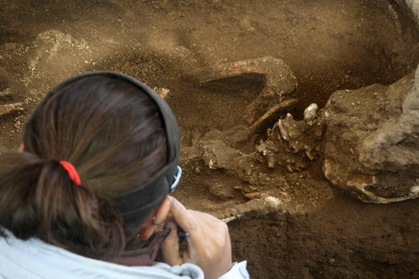 Hallan osamenta de 400 años en San Pedro Cholula