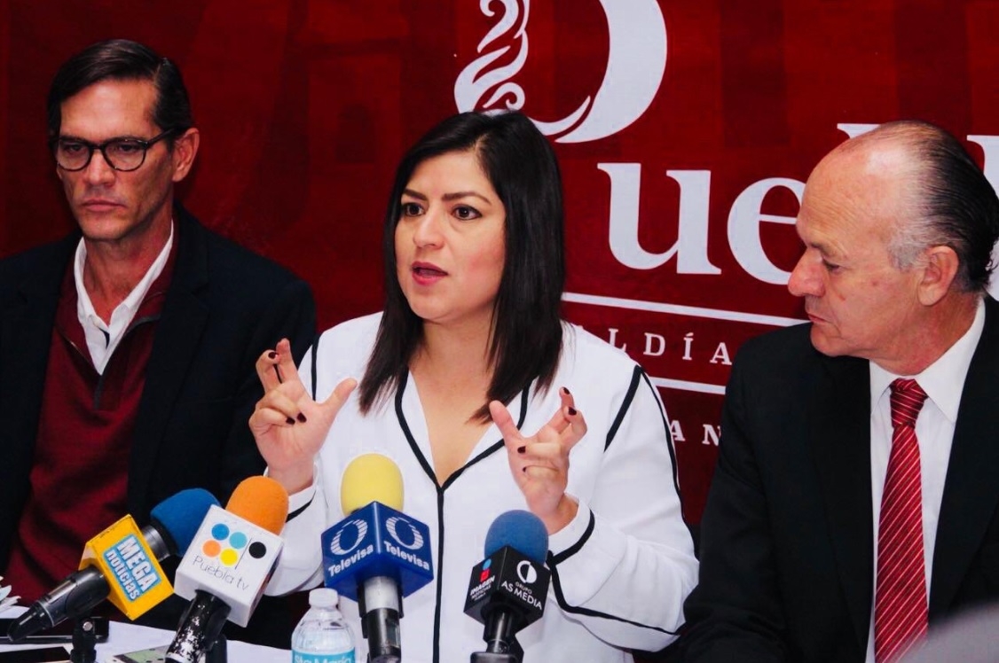 Claudia Rivera niega investigación de Morena en su contra por viaje con Banck