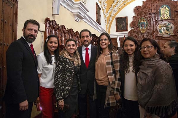 Rector de la BUAP entrega 172 plazas definitivas a personal académico
