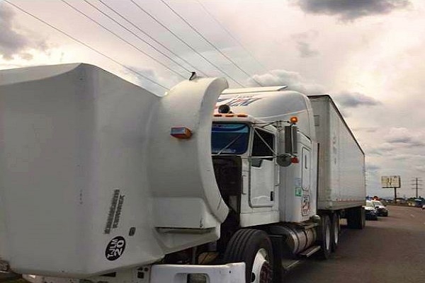 Policía de Puebla localizó camiones y cajas con reporte de robo