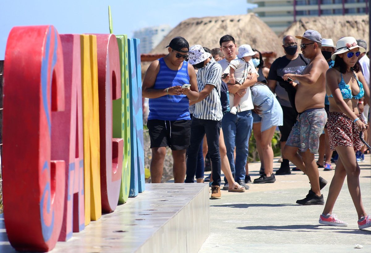 Por COVID, México perdió 8.1 millones de turistas internacionales en 2021