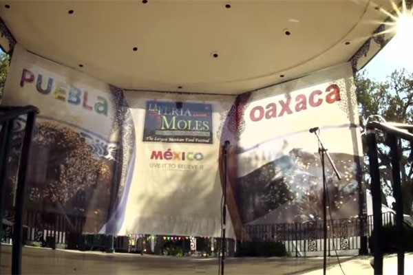 VIDEO: Listos en Los Ángeles para comparar los moles de Puebla y Oaxaca