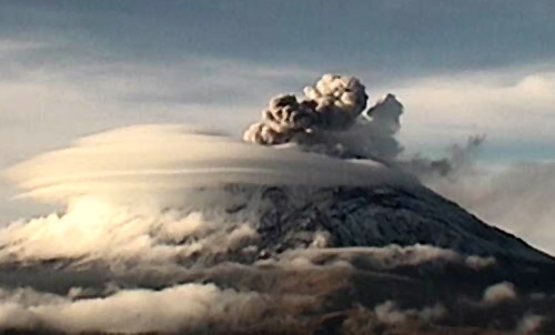 Popocatépetl emite 206 exhalaciones y tres explosiones