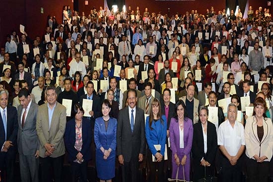 Esparza Ortiz entrega promociones a 375 académicos de la BUAP