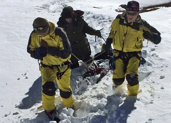 Mueren 39 montañistas durante avalancha en Nepal