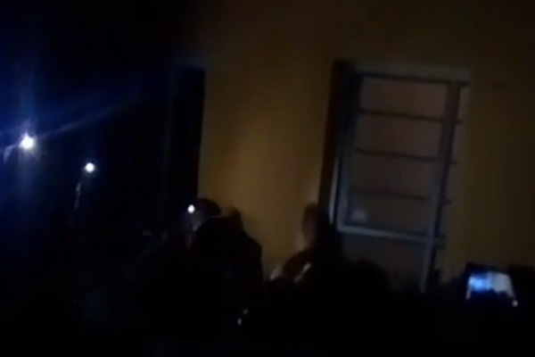 Mujer se salvó de ser linchada; fue acusada de robar cables de luz en Cholula