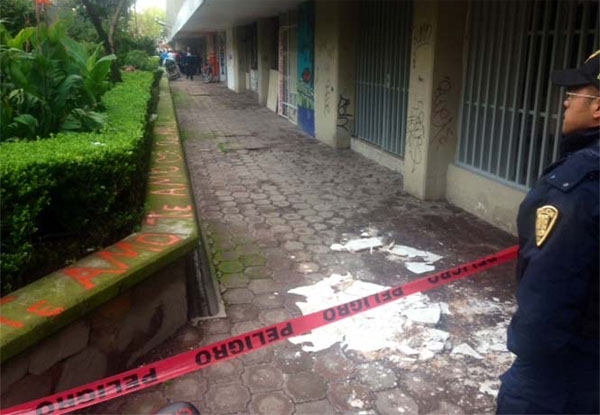 Mujer se arroja de piso 13 en Tlatelolco tras discusión