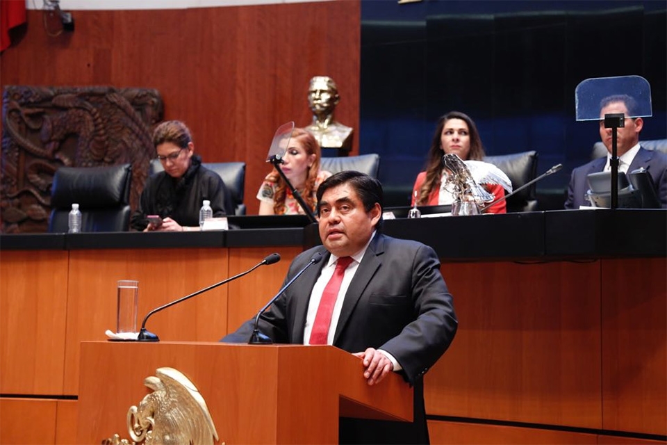 Barbosa pidió “moches” en 62 partidas por 400 mdp, acusa Moreno Valle