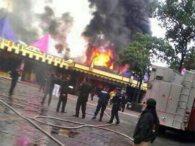 Six Flags registró incendio en bodega de muñecos de peluche