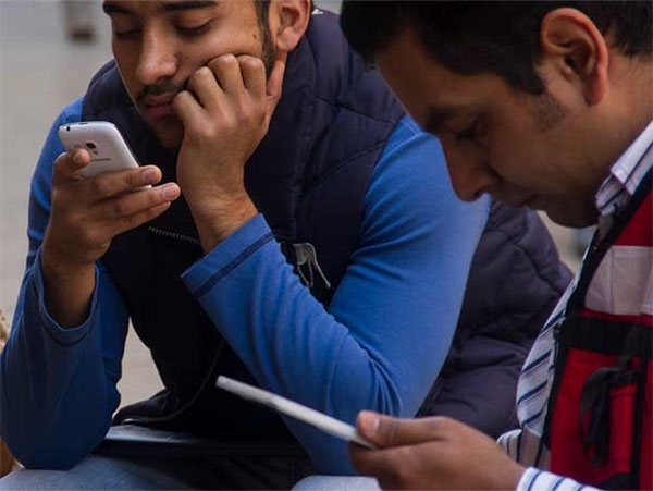 SNTE regala smartphones a maestros en Baja California Sur