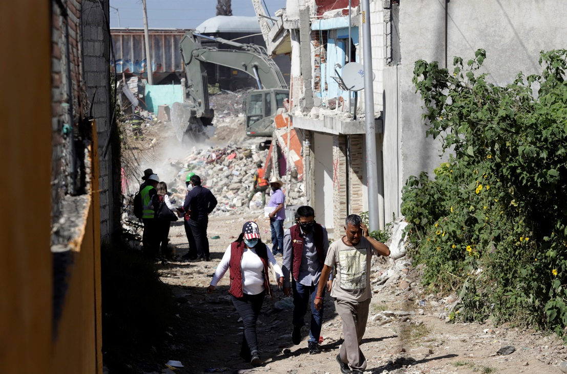 Van 53 casas demolidas tras explosión en Xochimehuacan; 408 predios pueden regularizarse