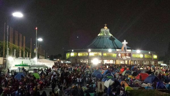 Cinco millones piden por la paz a la Virgen de Guadalupe