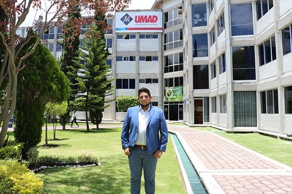 Egresado de la UMAD se desarrolla como mercadólogo de éxito
