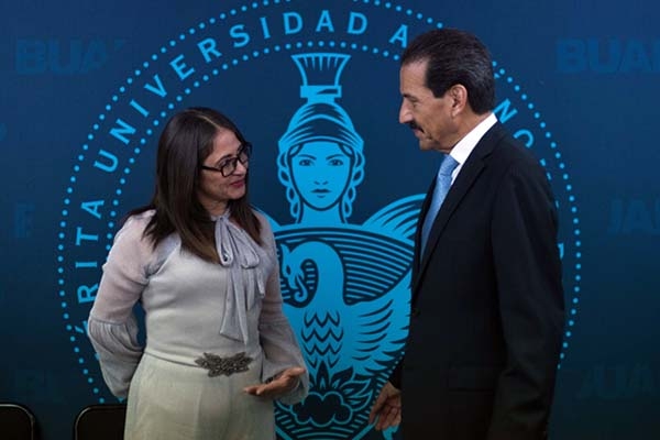 El rector de la BUAP asistió al informe de actividades de la Preparatoria Regional Enrique Cabrera Barroso