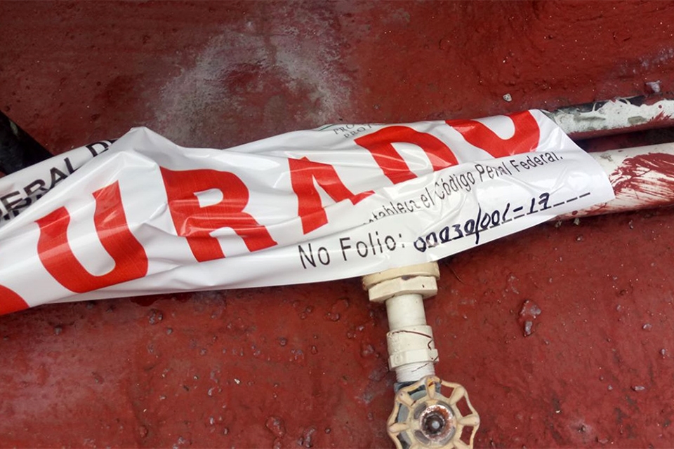 Cierran gasolinera por descargar residuos en arroyo San Diego de Cholula