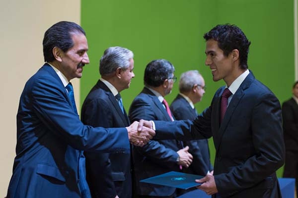 BUAP: Esparza Ortiz entrega 185 definitividades y 35 plazas de nueva creación a docentes