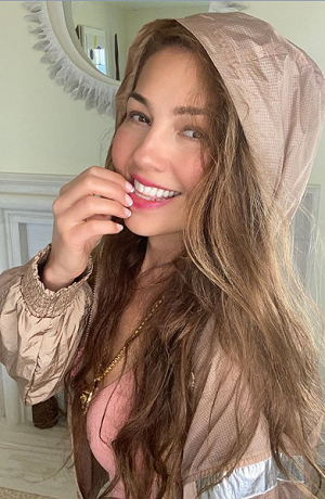 Thalía cautivó a sus fans en traje de baño para redes sociales