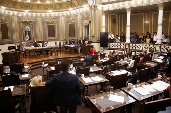 Congreso prohíbe difusión de publicidad sexista en Puebla