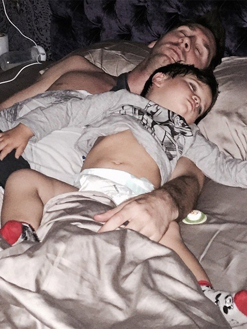 Messi disfruta a Thiago tras cumplir dos años de edad