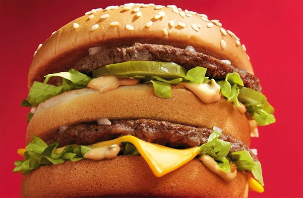 Multan a McDonald’s por cola de ratón en hamburguesa