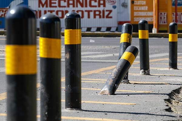 Ayuntamiento de Puebla analiza retiro de bolardos puestos por Claudia Rivera