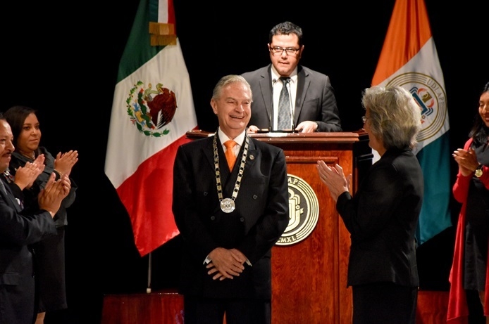 Luis Ernesto Derbez recibe investidura como rector de la UDLAP hasta 2023
