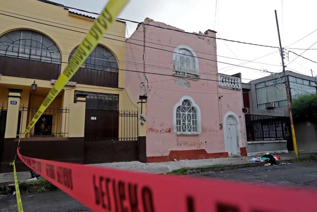 En riesgo de colapso una casa en la colonia San Francisco