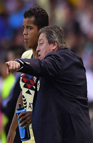 Miguel Herrera y Gio dos Santos se enfrascan en guerra de declaraciones