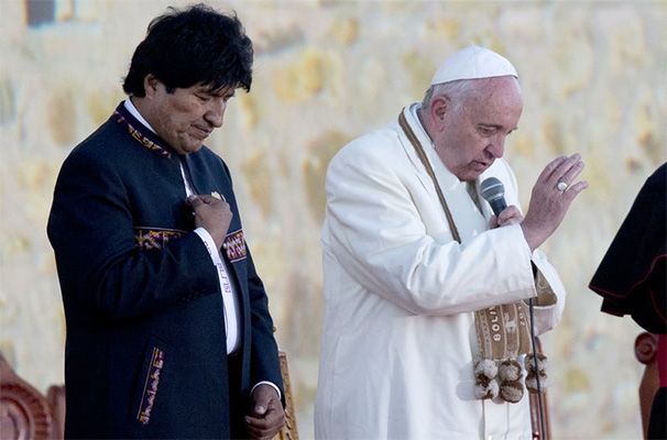 Invitan al Papa Francisco a mascar hoja de coca en Bolivia