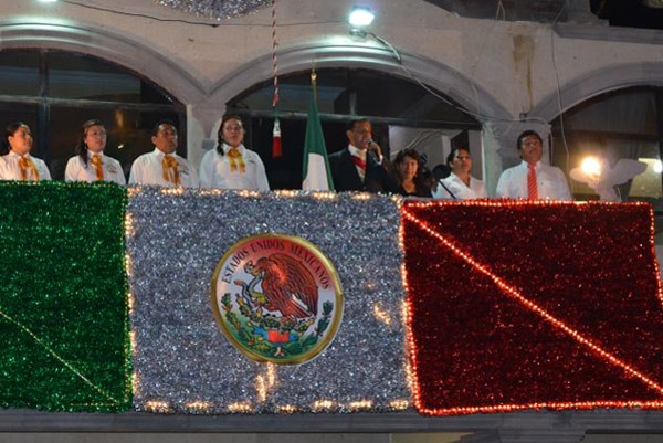 Alcalde de El Seco también utilizó la banda presidencial en el Grito