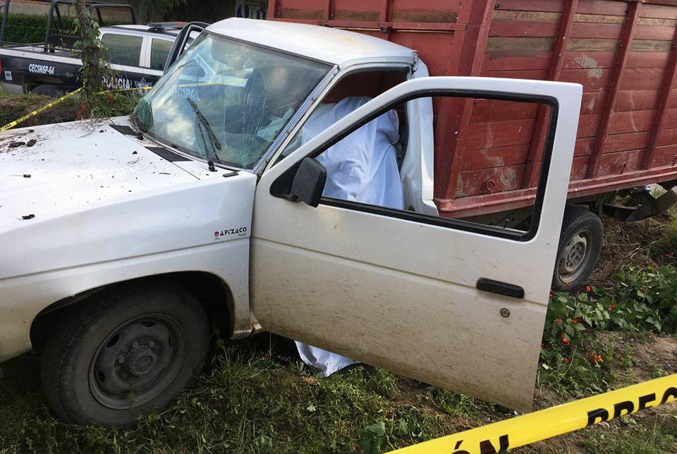 Vecinos de Tepatlaxco atacan a militares por muerte de presunto huachicolero