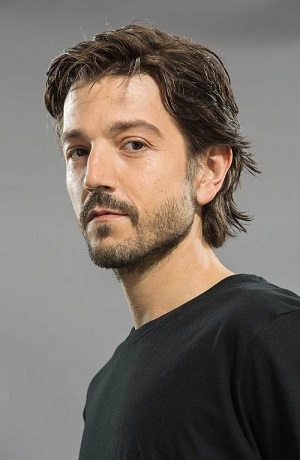 Diego Luna se une a Belinda y apoyará a “ya sabes quién”