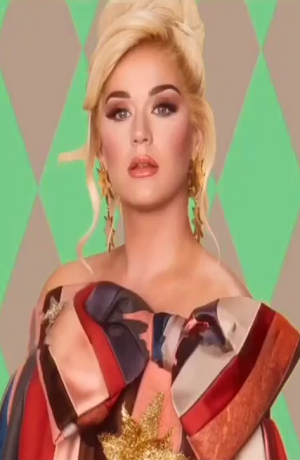 Katy Perry muestra orgullosa su figura en redes sociales