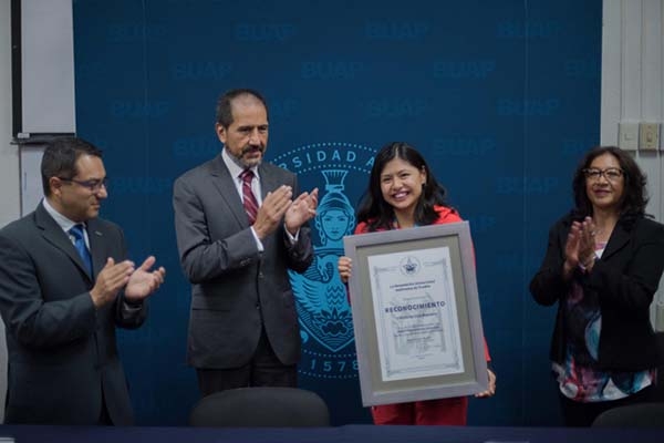 La BUAP reconoce a Victoria Cruz, medallista en los Panamericanos de Lima 2019