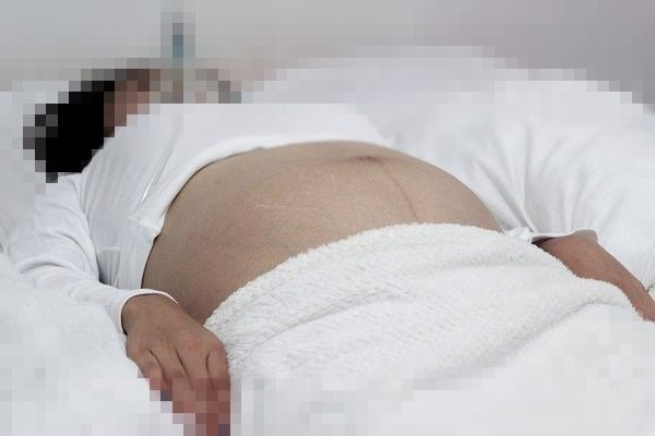 Joven reportada como desaparecida en Puebla dio a luz en plena calle
