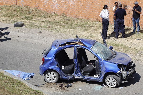 Un muerto y cuatro heridos, saldo de accidente en lateral de la recta a Cholula