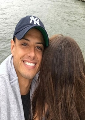 Chicharito y su misteriosa acompañante