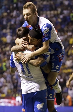 Club Puebla goleó 3-1 al América en el Cuauhtémoc