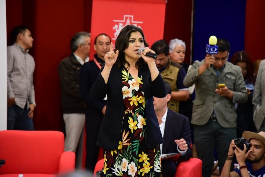 De “traición” acusa Claudia Rivera a candidata del Panal